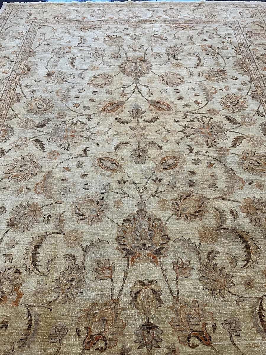 Handmade Ushak Revival (12' X 8'7)
