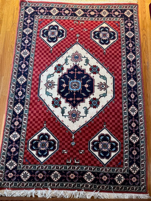 Handmade Heriz with Unique Design (6'6 X 4'7)