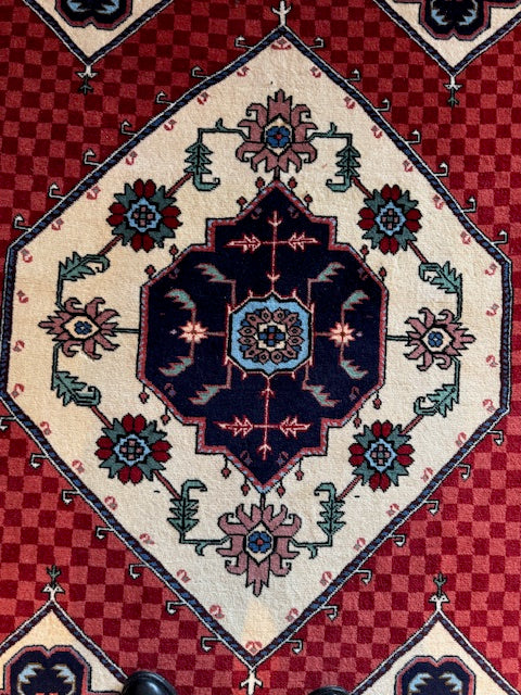 Handmade Heriz with Unique Design (6'6 X 4'7)