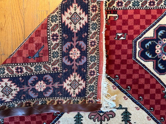 Handmade Heriz with Unique Design (6'6 X 4'7)