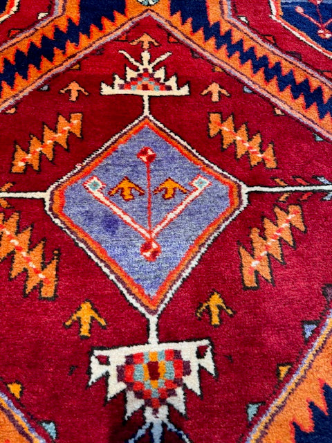 Vintage Handmade Heriz (10'4 X 4'9)