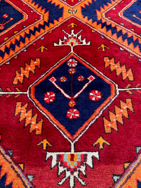 Vintage Handmade Heriz (10'4 X 4'9)