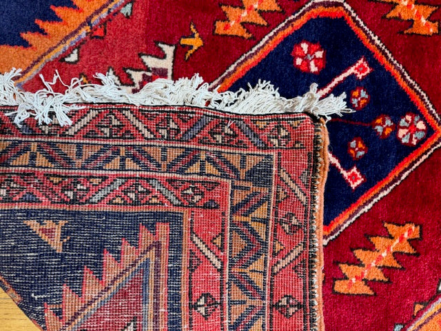 Vintage Handmade Heriz (10'4 X 4'9)