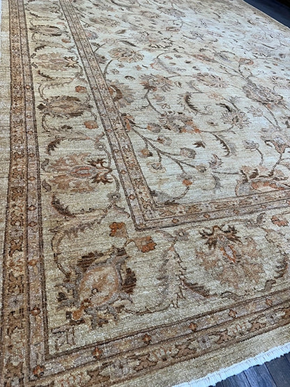 Handmade Ushak Revival (12' X 8'7)